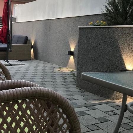 Holiday Home Aspalathos - With Free Parking, Near The Beach, A Few Minutes' Walking Distance To The Unesco Palace Spalato Esterno foto