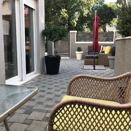 Holiday Home Aspalathos - With Free Parking, Near The Beach, A Few Minutes' Walking Distance To The Unesco Palace Spalato Esterno foto