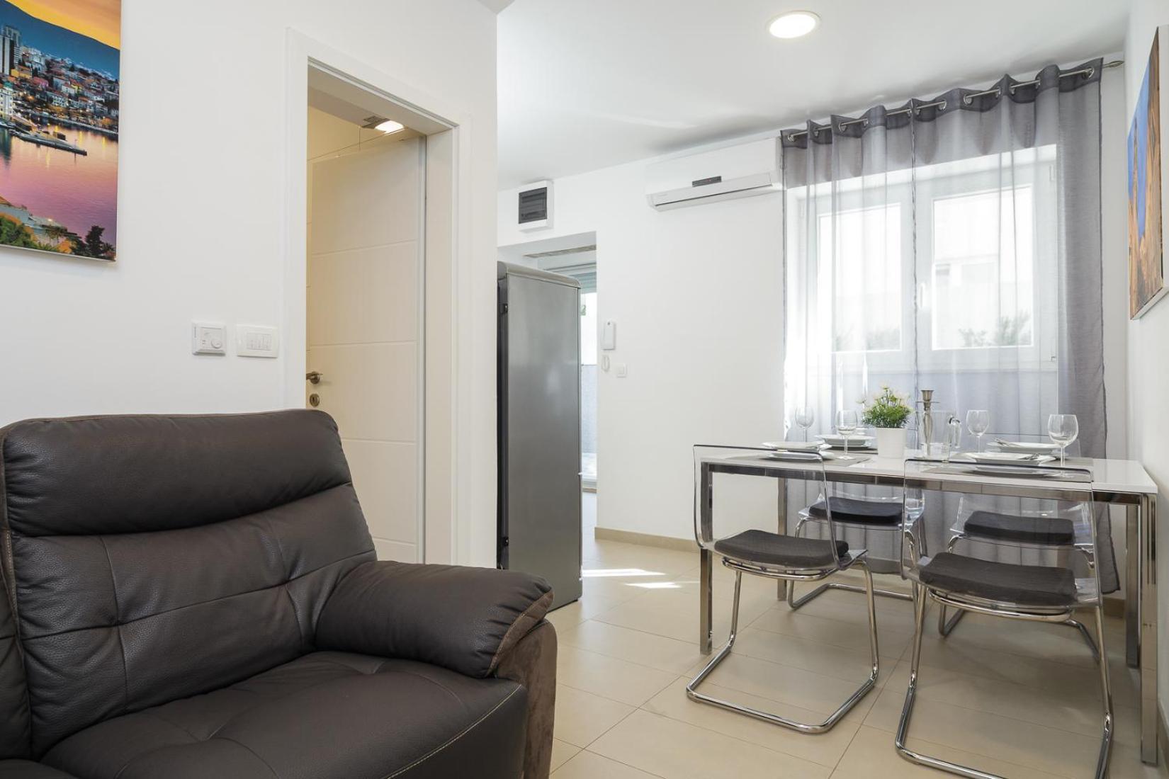 Holiday Home Aspalathos - With Free Parking, Near The Beach, A Few Minutes' Walking Distance To The Unesco Palace Spalato Esterno foto