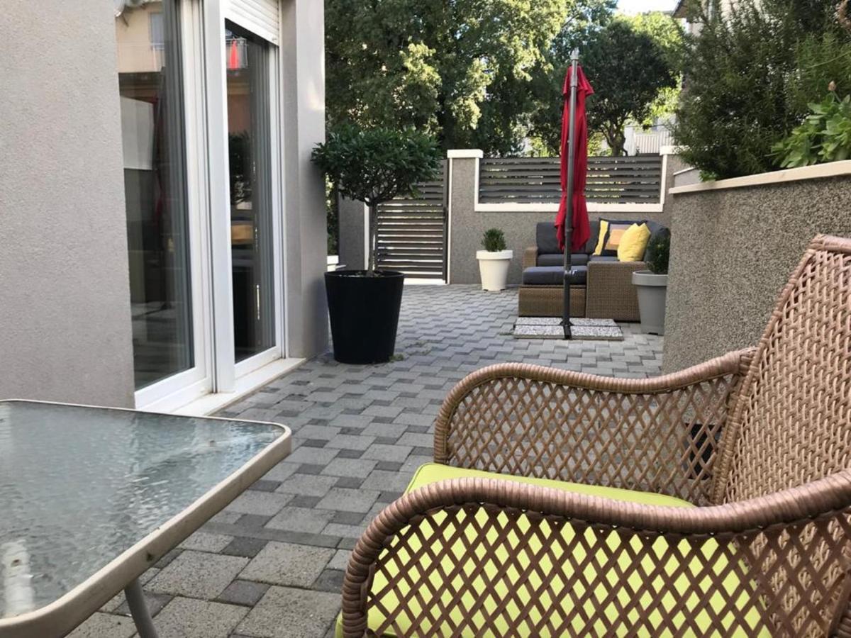 Holiday Home Aspalathos - With Free Parking, Near The Beach, A Few Minutes' Walking Distance To The Unesco Palace Spalato Esterno foto