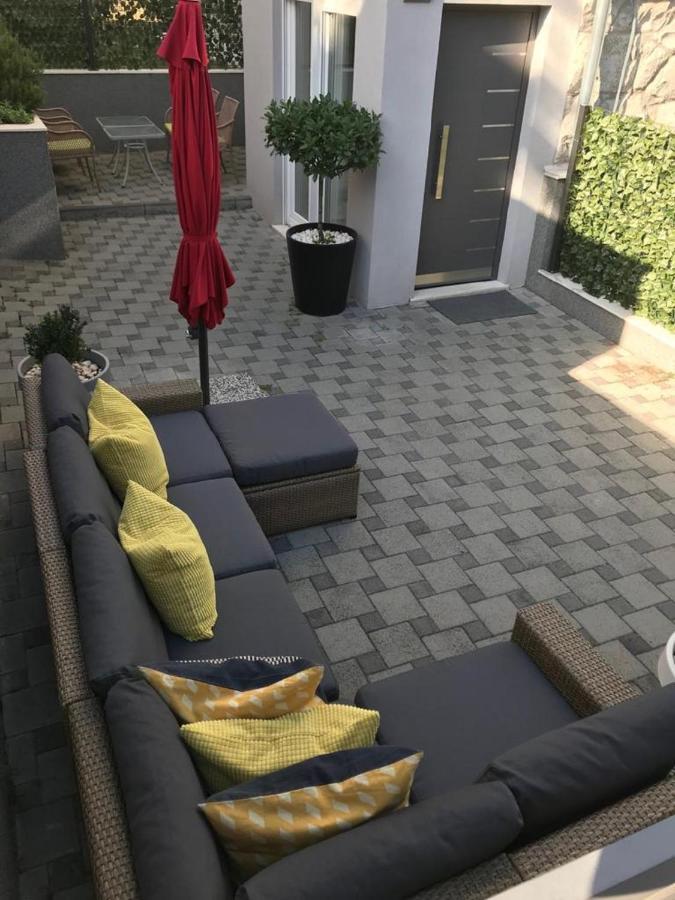 Holiday Home Aspalathos - With Free Parking, Near The Beach, A Few Minutes' Walking Distance To The Unesco Palace Spalato Esterno foto