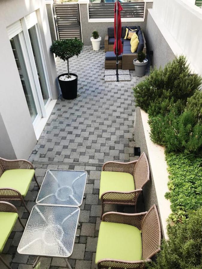 Holiday Home Aspalathos - With Free Parking, Near The Beach, A Few Minutes' Walking Distance To The Unesco Palace Spalato Esterno foto